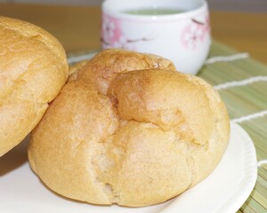 接写したシュークリーム（クリームパフ）