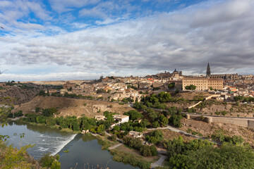 Fototapeta na wymiar Landscape of the city of Toledo with the Tagus river and the Alcazar of Toledo