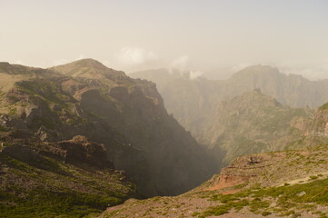 Fototapeta na wymiar Hiking on the mountain ridge of Madeira Island on the way to Pico Ruivo, Portugal