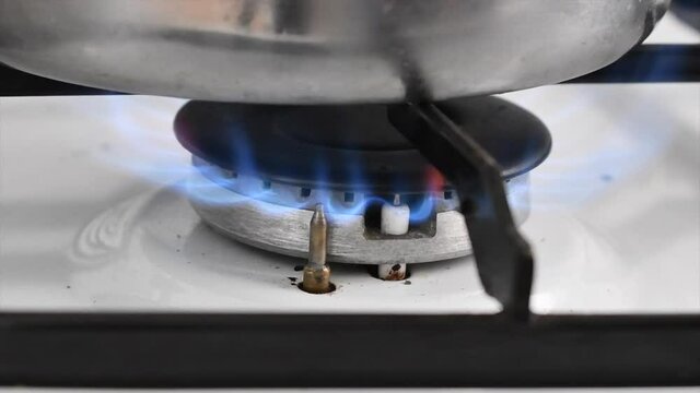 hornalla de cocina a gas con pava encimay  encendedor electr&oacute;nico