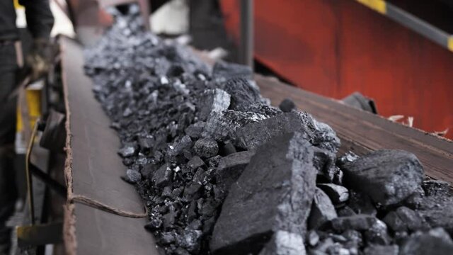 Moving coal on conveyor belt