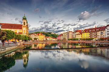 Fototapeta premium Famous city and historic city center view of Lucerne with famous Chapel Bridge and lake Lucerne (Vierwaldstattersee), Canton of Lucerne, Switzerland 