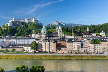 Naklejka premium Salzburg city skyline with Festung Hohensalzburg herritage in the autumn, Salzburg, Austria