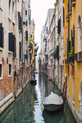 Obraz na płótnie Canvas Boat in Venice canal. 