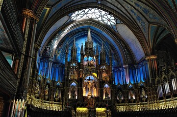 Fototapeta na wymiar Inner view of Notre Dame de Quebec, Montreal, Canada