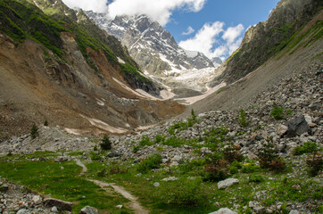 Fototapeta na wymiar Ushguli - the highest inhabited village in Europe. Caucasus, Upper Svaneti - UNESCO World Heritage Site. Georgia.