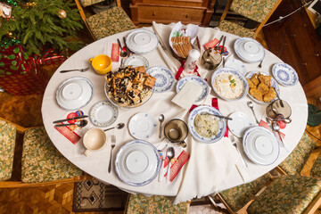 Table set for Christmas Eve