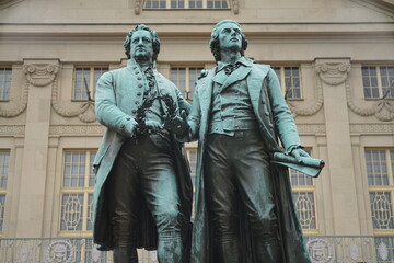 Fototapeta na wymiar Goethe und Schiller Denkmal in Weimar