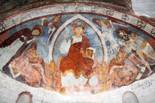 Cristo in trono, Maria e Giovanni Battista e i simboli degli evangelisti; catino absidale della chiesetta di San Giacomo a Grissiano (Alto Adige)