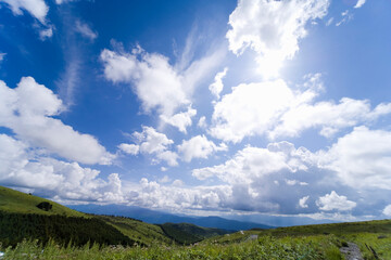 草原と雲