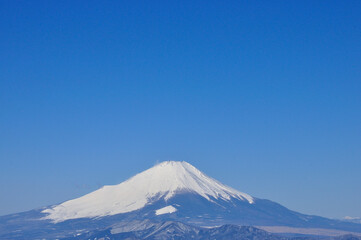 Fototapeta na wymiar 厳冬期の富士山眺望 丹沢山地の鍋割山より望む コピースペース