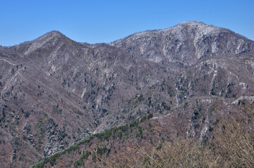 厳冬期の丹沢山地 鍋割山より檜洞丸を望む