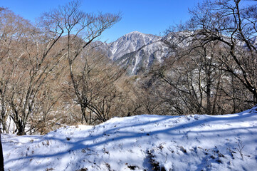 厳冬期の丹沢山地 鍋割山より蛭ヶ岳を望む