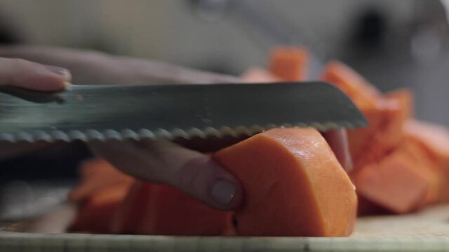 Cutting pumpking to make jam