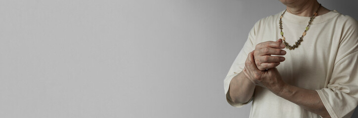 Elderly pain. Wrist pain in the elderly. Injuries to the elderly, etc. 高齢者の痛み。高齢者の手首の関節痛。高齢者のケガなど。