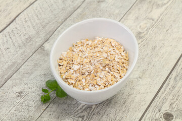 Raw oats in the bowl