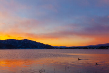 夜明けの河口湖　山梨県富士河口湖町大石公園にて