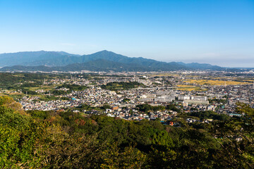 Fototapeta na wymiar 丹沢大山と平塚市の街並み