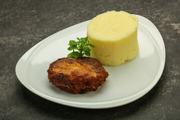Mashed potato with homemade cutlet