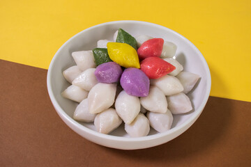 Songpyeon is half-moon shaped rice cake and stuffed with sesame seeds and sugar, sweet beans or chestnut filling. It is mainly eaten during the Chuseok holiday, the Korean Thanksgiving Day.