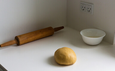 Masa casera para pastas sobre mesada - Homemade pasta dough on the counter
