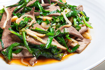 Stir-fried liver and garlic chives