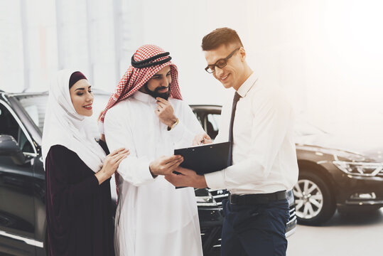 Seller shows prices for new cars to Arabs.