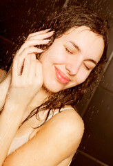 Naklejka premium girl taking a shower