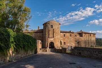 Naklejka premium Die Burg Fortezza Orsini in Sorano in der Toskana in Italien