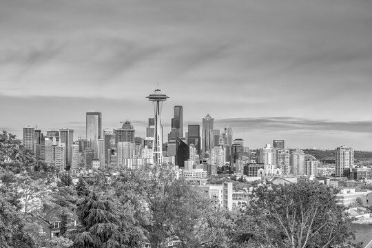 Fototapeta Seattle city downtown skyline cityscape in Washington State,  USA