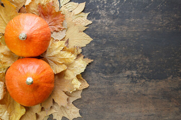 Jesienna kompozycja z dyni i liści © Monika