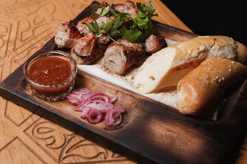 beef and vegetables with sauce