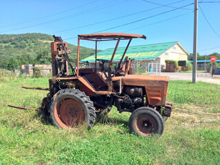 Fototapeta na wymiar Old rusty tractor