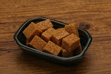 Cane sugar cubs in the bowl