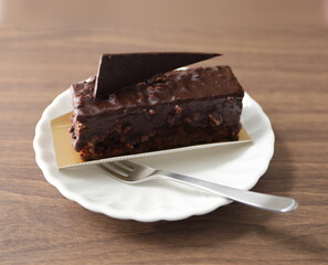 おいしいナッツ入りのチョコレートケーキ