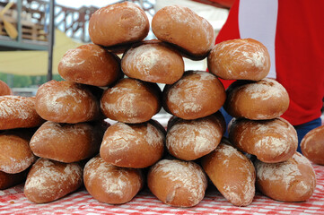 Tventy pieces of of bread