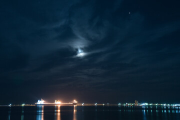 Fototapeta na wymiar 夜の鹿島港と工場　幻想的なファイナルファンタジー