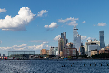 Obraz premium Chelsea and Hudson Yards Skyline along the Hudson River in New York City