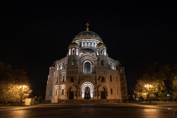Fototapeta na wymiar View of St. Nicholas Naval Cathedral in Kronstadt on a September night.
