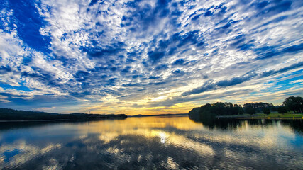 Obraz premium sunset on the lake