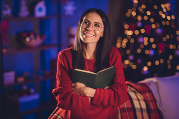 Photo portrait of woman hugging book dreaming indoors