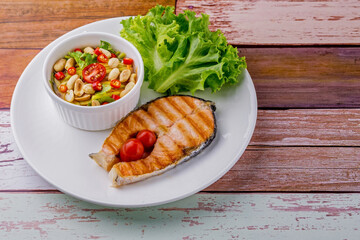 Spicy fried salmon salad