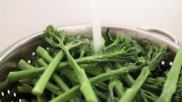 Broccolini with running water from the tap