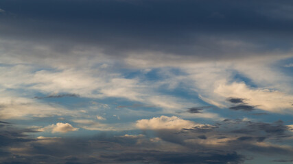 Obraz premium Sky and clouds during the day.