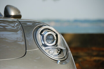 スポーツカー　ヘッドライト © LU-