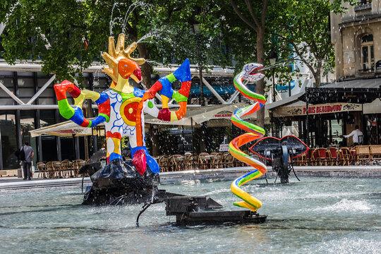 Stravinsky Fountain (1983) is a fountain with 16 works of sculpture, moving and spraying water, representing works of composer Igor Stravinsky. Place Stravinsky in Paris. PARIS, FRANCE. June 2, 2015.