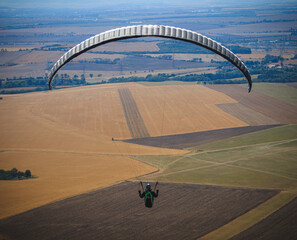 Paraglider bei Rana Böhmisches Mittelgebirge