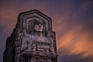 Guardian of Traffic in cleveland ohio with a fiery sunset - obrazy, fototapety, plakaty