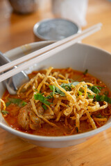 drumstick chicken curry noodle with crispy noodle topping