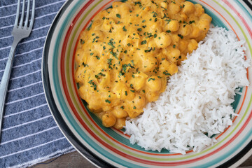 chickpeas with curry accompanied by basmati rice
